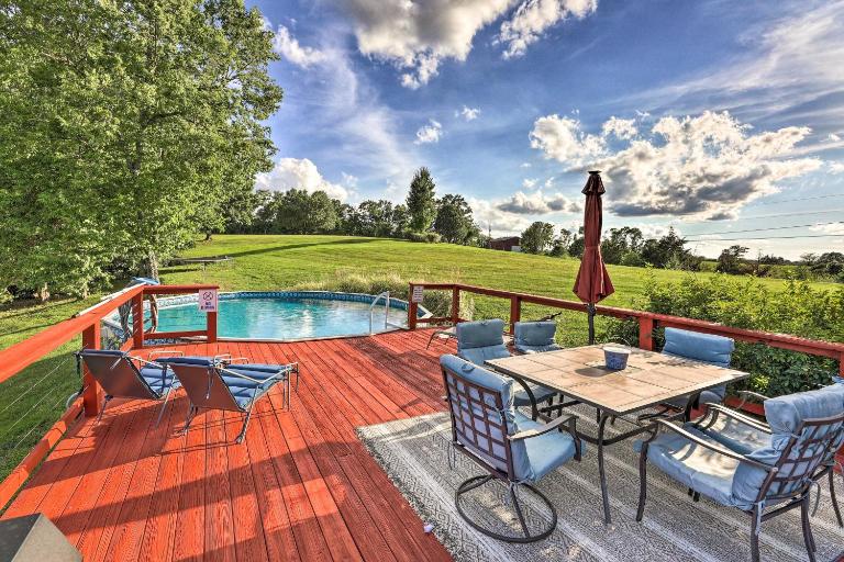 Williamstown Gem w/ Private Pool & Hot Tub! - B&B Williamstown