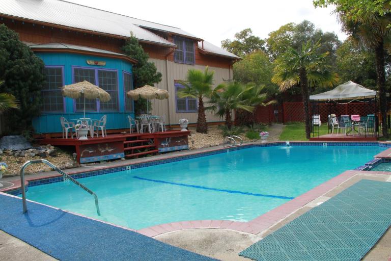 Grand Lodge - B&B Geyserville