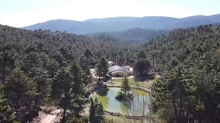 Chalet lujo en finca Zafiro lagunazo Riopar 5 o 3 dormitorios y 3 Baños Parque Natural del Rio Mundo - B&B Riópar