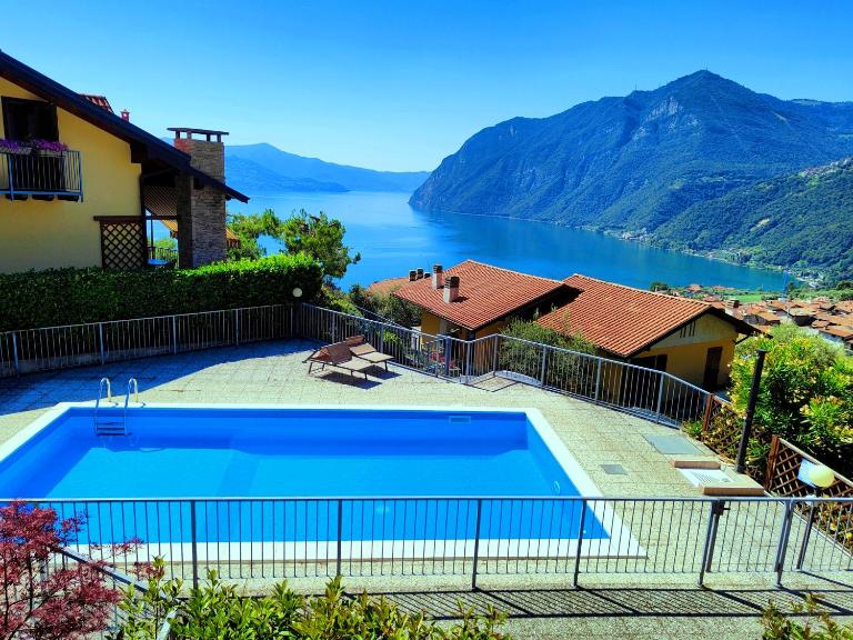 Happy Guest Apartments - Lake Panorama & Pool - Ferienwohnung Riva di Solto