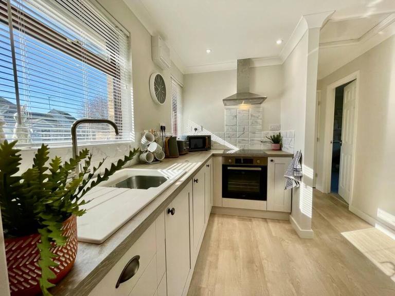 Charming 2 Bedroom Bungalow with open plan living - Bed and Breakfast Felixstowe