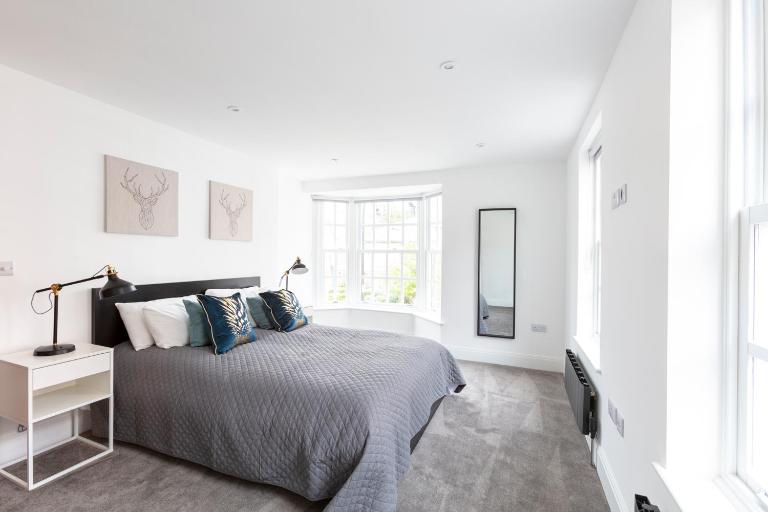 Hampden Apartments - The Louis - Bed and Breakfast Eton