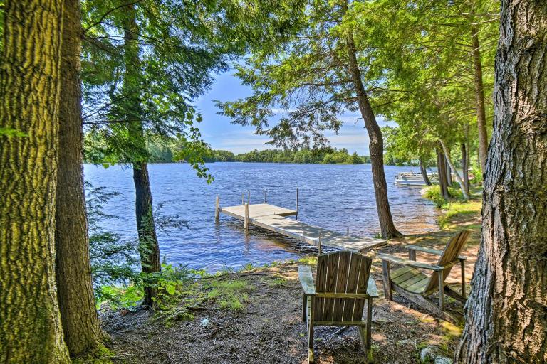 Maine Lakefront Escape: Dock, Watercraft, Fire Pit - Ferienwohnung Limerick