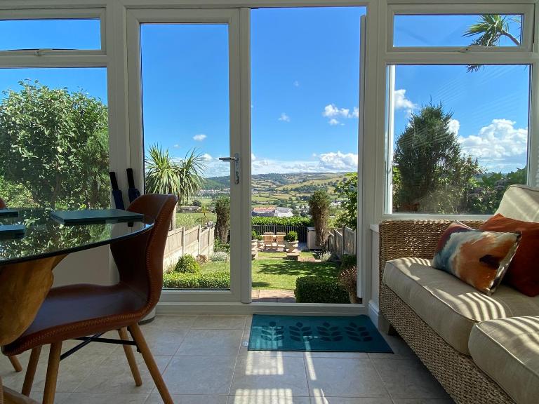 Llandudno Boutique style seaside retreat with stunning views - B&B Rhôs-on-Sea