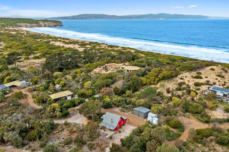 'Little Secret' Charming Clifton Beach Sanctuary - B&B Sandford