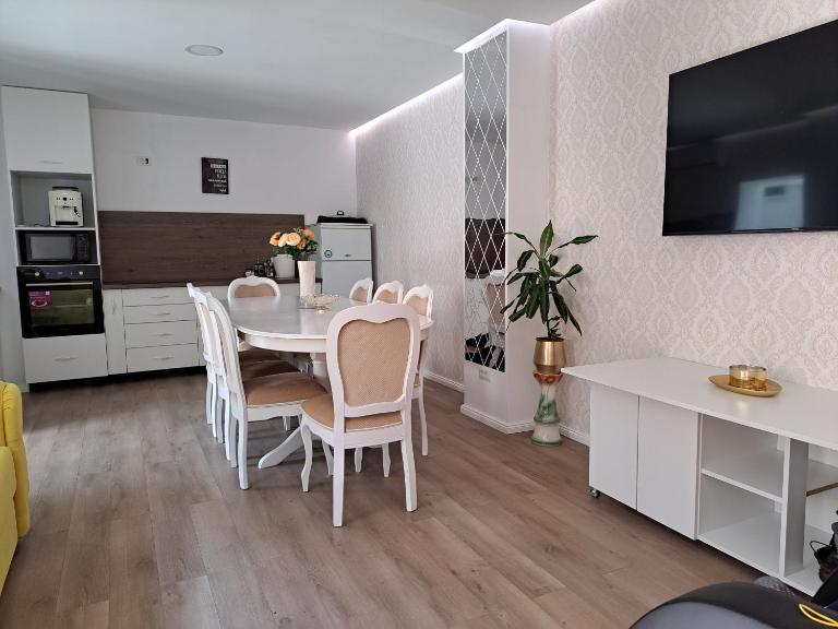 Bob Residence & pool - Ferienwohnung Klausenburg