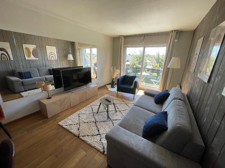 Mizar, Joli appt rénové avec parking et balcon - Bed and Breakfast Courseulles-sur-Mer