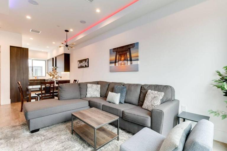 Luxury Modern 4 Bedroom 3 Bathroom Home with Rooftop Deck #2 - Bed and Breakfast Los Angeles