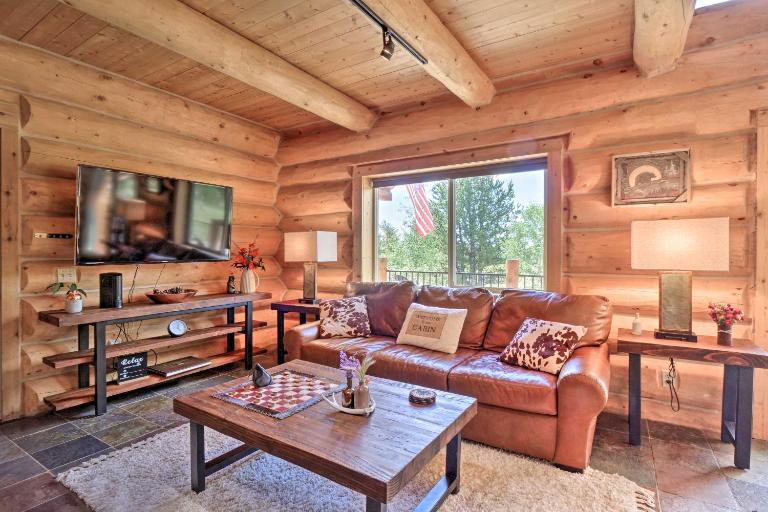 Chic Fairplay Cabin with Deck & Mountain Views! - Bed and Breakfast Fairplay