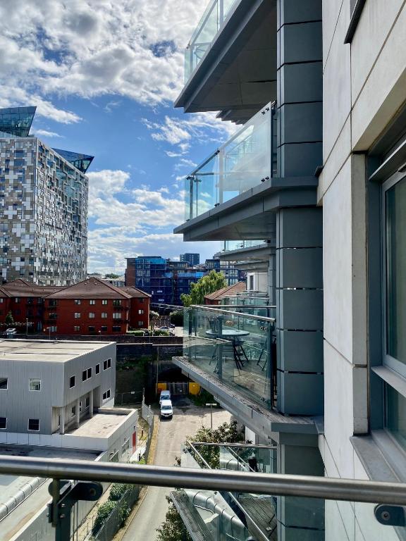 Holliday Street Apartments - One Bedroom - Stunning Balcony - Bed and Breakfast Birmingham