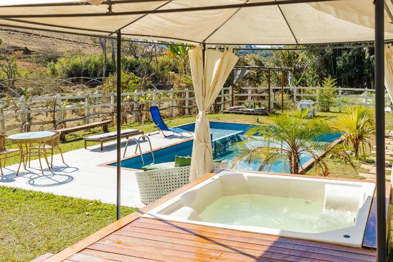Sítio com SPA, lareira e piscina - Piranguinho, MG - B&B Piranguinho