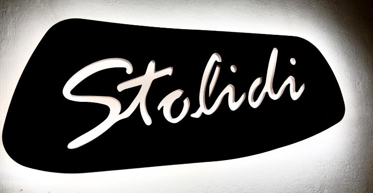 Stolidi - B&B Adamantas