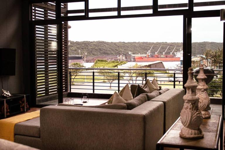 Spacious 6 Sleeper - Bay and Sea View - Walk to the Beach - Point Waterfront KZN - B&B Durban