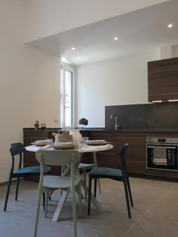 Make a wish - near the center with private parking - Bed and Breakfast Como