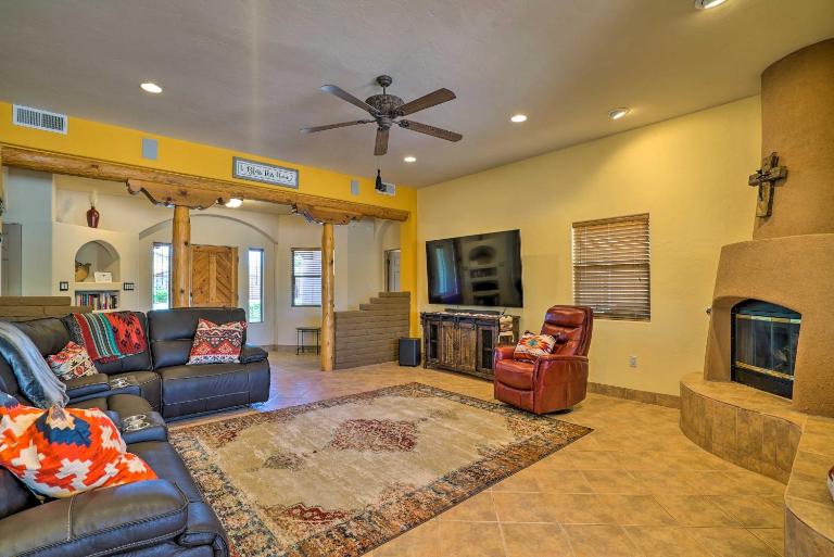 Rustic Las Cruces Escape - 2 Mi to NMSU! - B&B Las Cruces