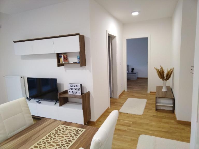 Apartman Tara Jagodina, ima free parking u garazi - B&B Jagodina