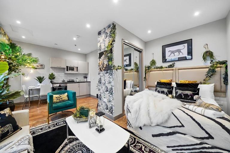 Boho Jungle - Luxury 1bed Apt- Long stay Discounts - Chambres d'hôtes Kent