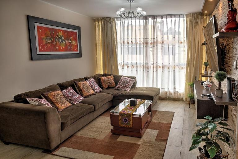 Dpto entero, 2do piso, ascensor y cochera - B&B Lima