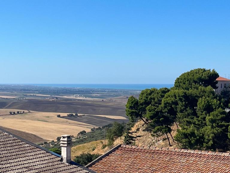 Dimora dei Poli Ferrero - Spaziosa casa indipendente, vista mare, in centro su corso Garibaldi - Chambres d'hôtes Serracapriola