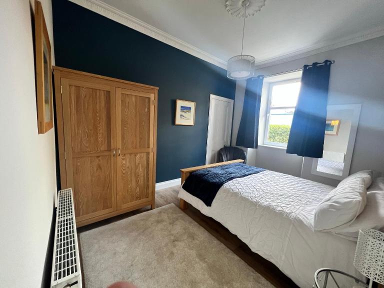 Number 79, Cosy Central Helensburgh 1 Bedroom, ground floor pet friendly, garden - B&B Helensburgh