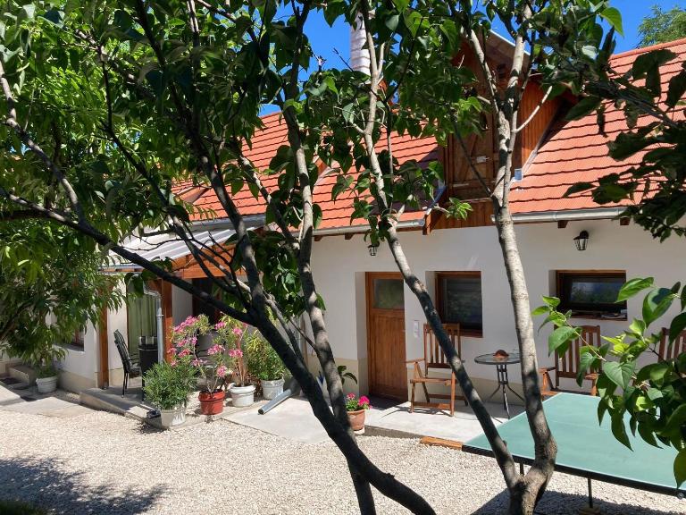 Gosztola Apartman Hidegség - Bed and Breakfast Hidegség