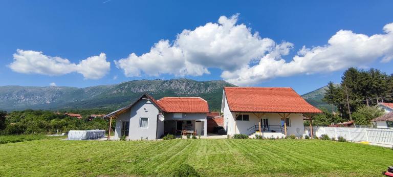 Apartmani Petrović SEMČE Suva Planina - B&B Gadžin Han