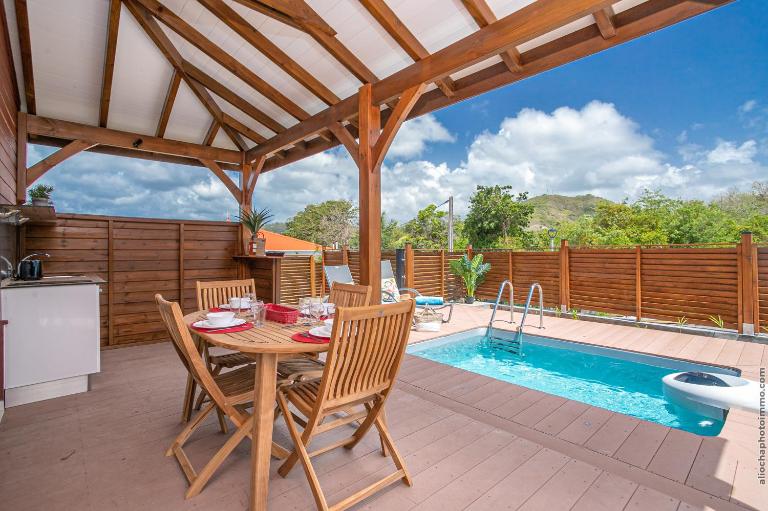 Bungalow Pom 1, piscine, à 5 min des plages - B&B Le Vauclin