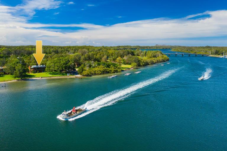 Punt House - riverfront home with ramp access - B&B Dunbogan