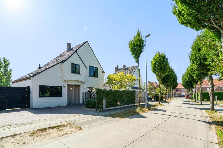 Luxe villa vlak aan bos vlotte verbinding Brugge - B&B Loppem