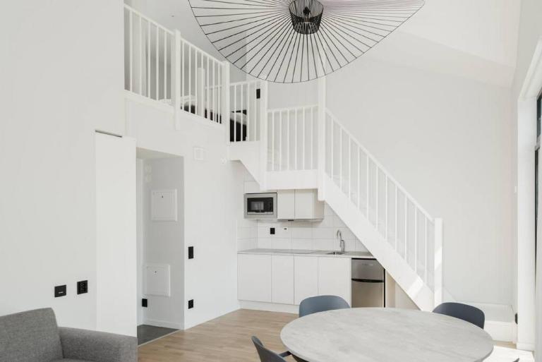 SK67 Stylish and Full Equipped loft with free parking - Chambres d'hôtes Lidingö