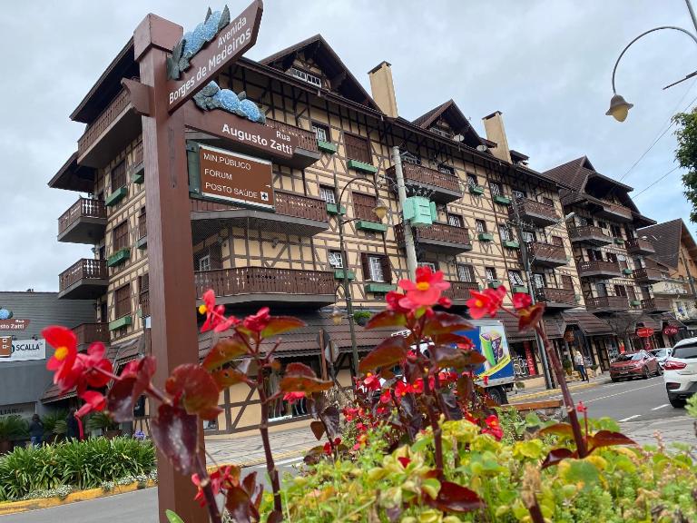 BELÍSSIMO apt ALTO DA SERRA no centro de Gramado - Ferienwohnung Gramado