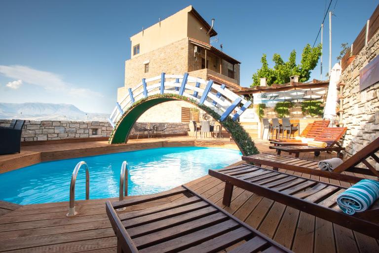 Villa Gogo offers privacy and pool - Ferienwohnung Pómpia
