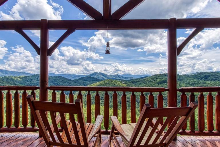 Endless View- AMAZING Panoramic Mountain Views, Pool Access, FREE Area Attraction Tickets - B&B Sevierville