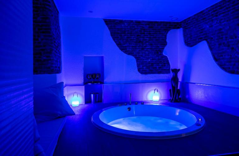 Calle Amparo 86 Lujoso Dúplex con Jacuzzi en Lavapies especial parejas - B&B Madrid