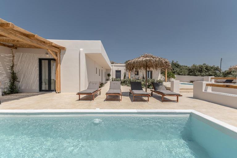 Golden Sand Villas with Private Pool - B&B Vivlos