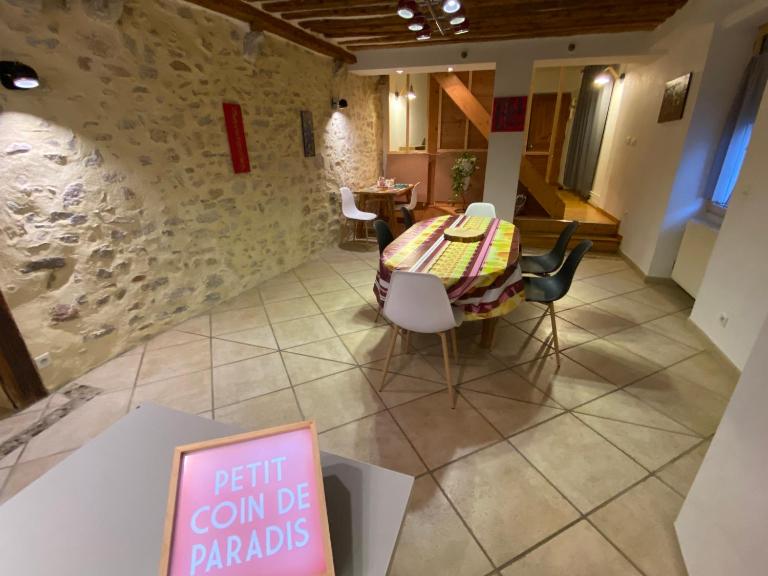 Gîte de la tour de Paradis - B&B Poligny