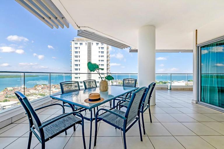 Arafura Edge - Resort Living and Breathtaking Views - Bed and Breakfast Darwin