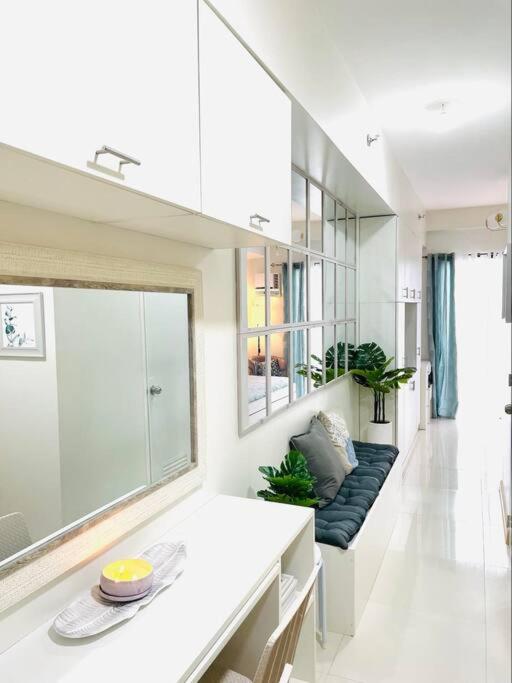 Studio Apartment with pool and gym by The Cusicks - B&B Davao City