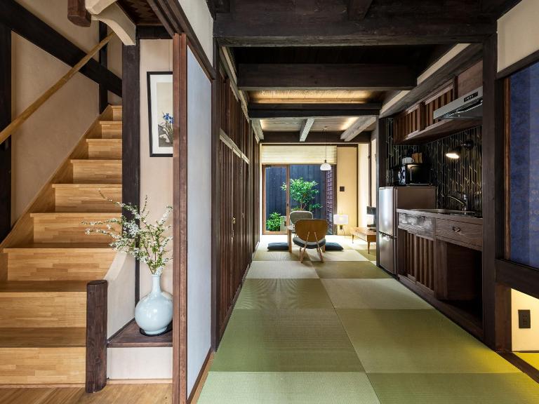 Yorozuha Machiya House - B&B Kyoto