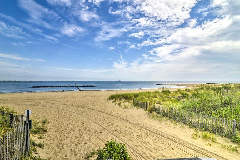 Walk to Public Beach Access: Norfolk Family Home - Bed and Breakfast Norfolk