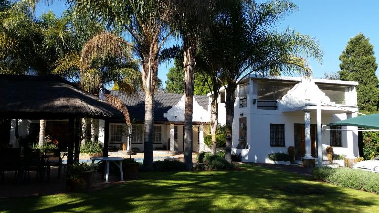 Six Valk Avenue Guest House - B&B Johannesburg
