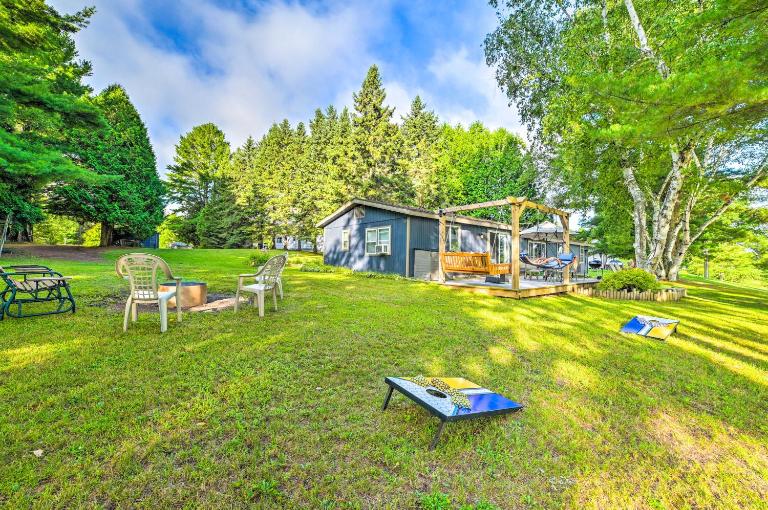 Riverfront Home w/ Dock ~ 6 Mi to Cheboygan! - B&B Cheboygan
