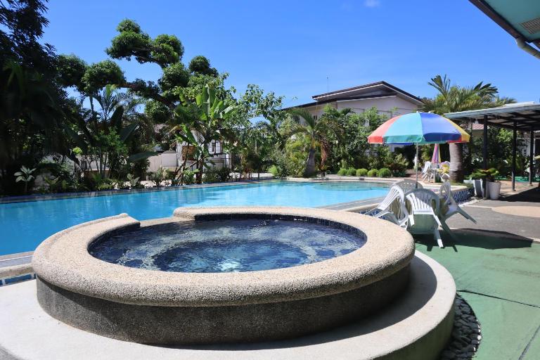 Ice Bear Bar & Tourist Inn - B&B Dauis