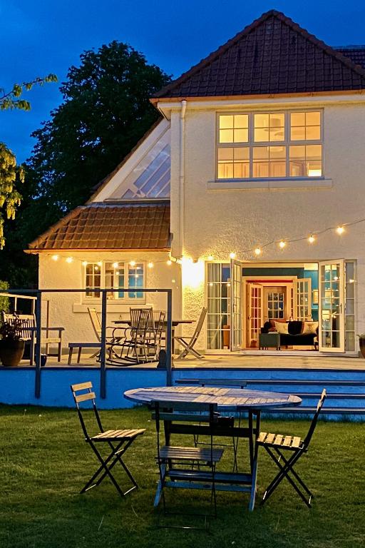 STUNNING LODGE MINUTES FROM THE SEA AND GOLF COURSE - B&B Longniddry