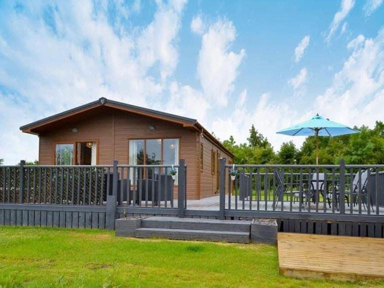 Hidden Gem Lodge with Hot Tub - B&B Malton