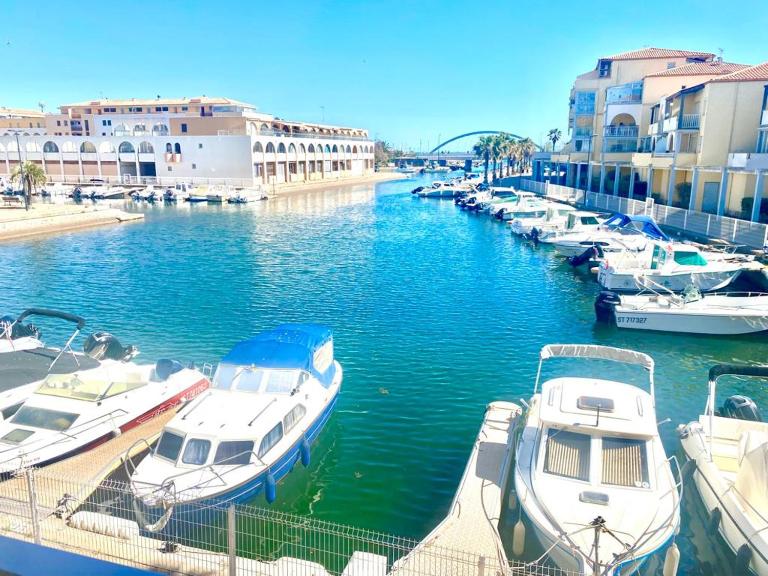Magnifique Appart Marina proche plage avec parking - B&B Sète
