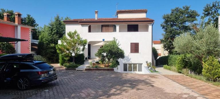 Apartmani Cerova - B&B Parenzo