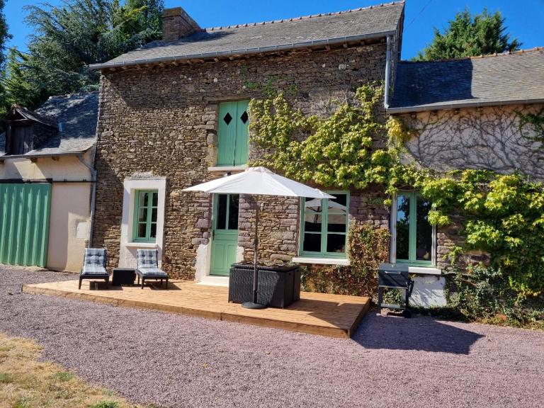 Longère indépendante avec terrain de tennis privé - Ferienwohnung Saint-Maugan