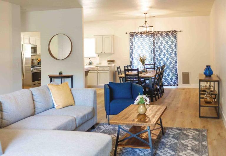 Gateway Retreat: Short Drive to the Sequoias - B&B Exeter