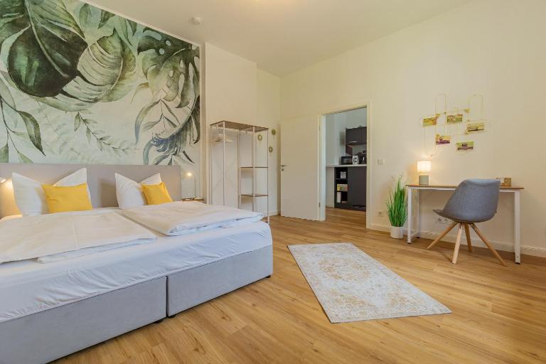 modernes Apartment - zentral, ruhig, Wlan, Netflix, Küche, Schreibtisch, Parkplatz, Waschtrockner - B&B Cottbus